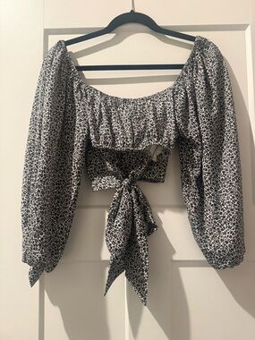 Women's Black & White Floral Off-Shoulder Tie-Front Crop Top